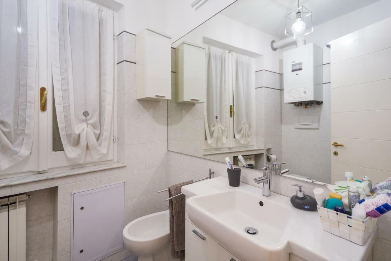 Old Port Apartment 4 Beds Генуя Экстерьер фото